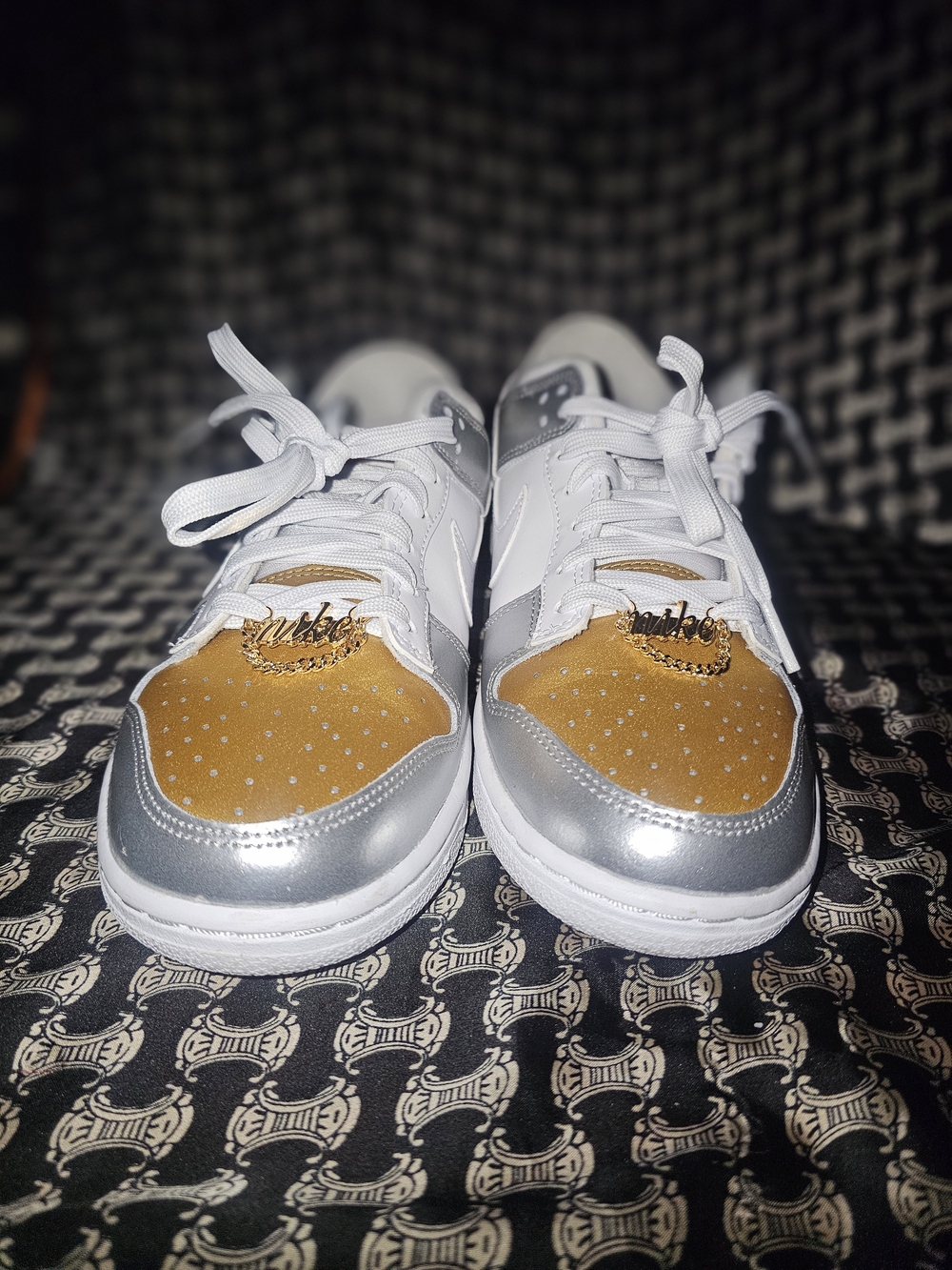 Nike Womens' Low-Top Sneakers in White, Silver & Gold